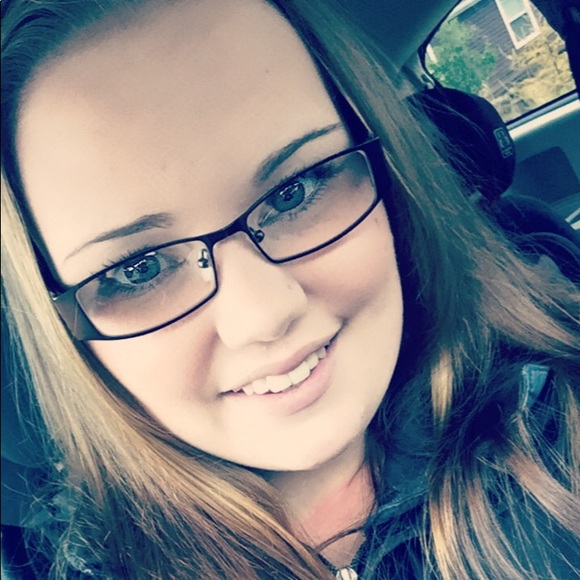 Meet your Posher, Chelsey - Picture 1 of 1